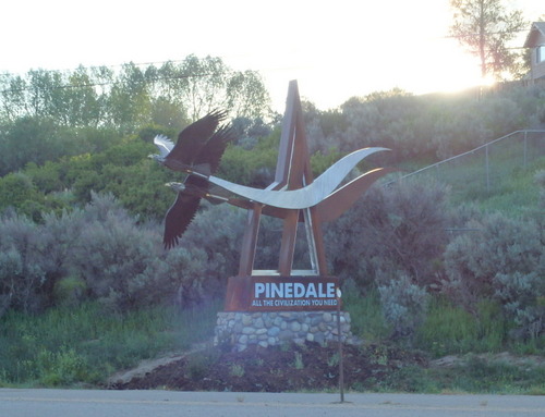 GDMBR: Pinedale Entrance Sign (photographing into the sun).